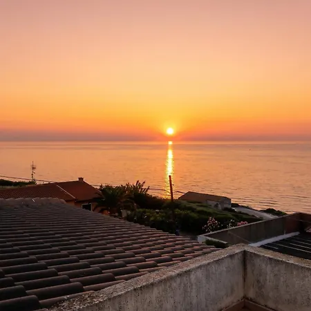 Modern In With Sea View *